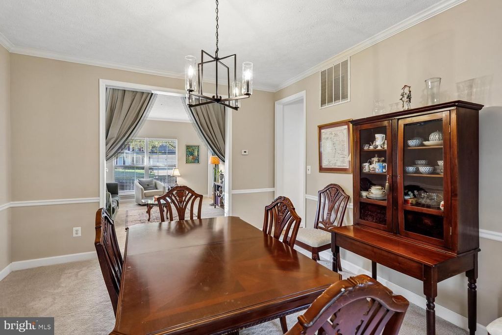 Image 11 of property listing at 16104 ARROWROOT CT, Bowie, MD 20716