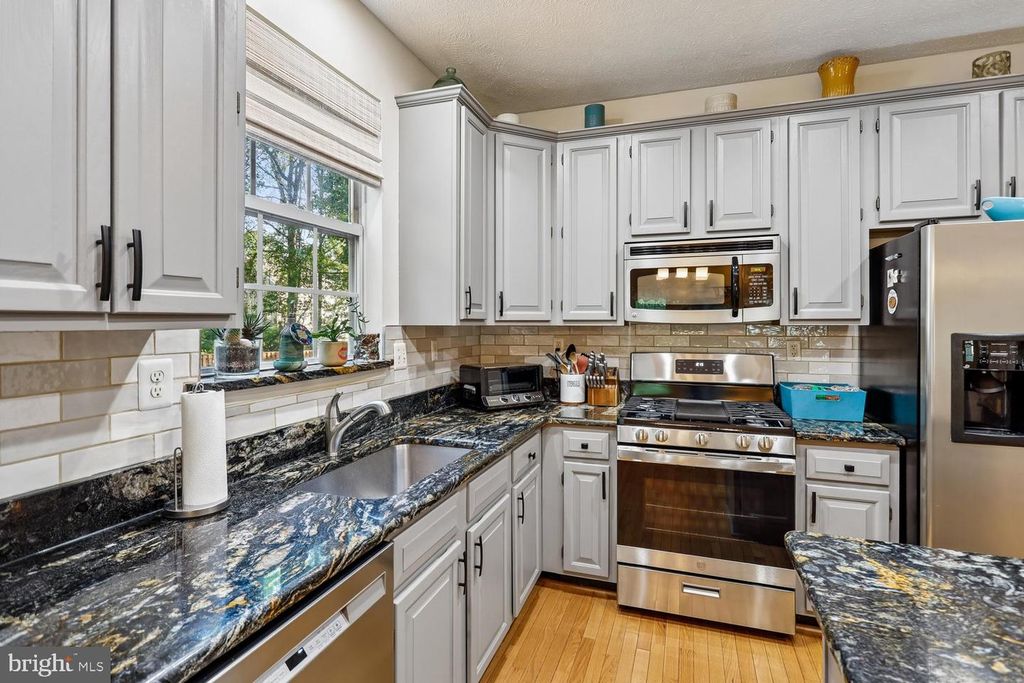 Image 12 of property listing at 16104 ARROWROOT CT, Bowie, MD 20716