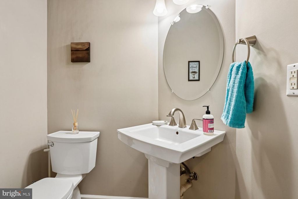 Image 16 of property listing at 16104 ARROWROOT CT, Bowie, MD 20716