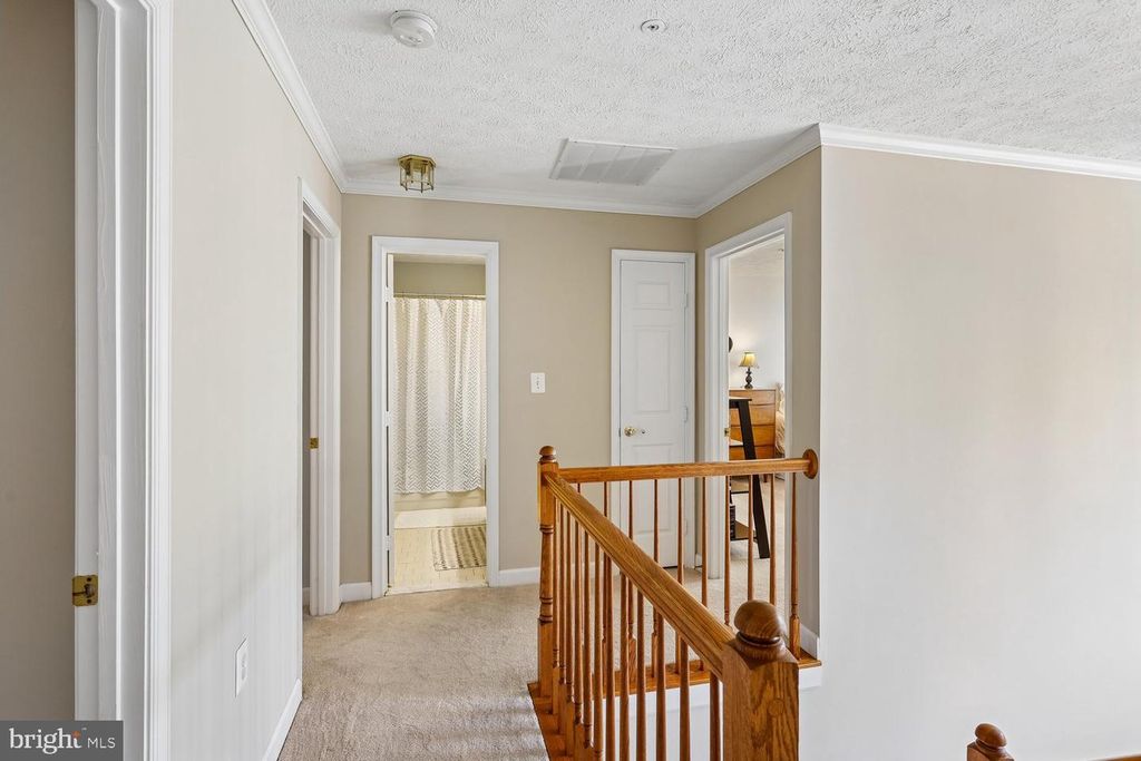 Image 17 of property listing at 16104 ARROWROOT CT, Bowie, MD 20716