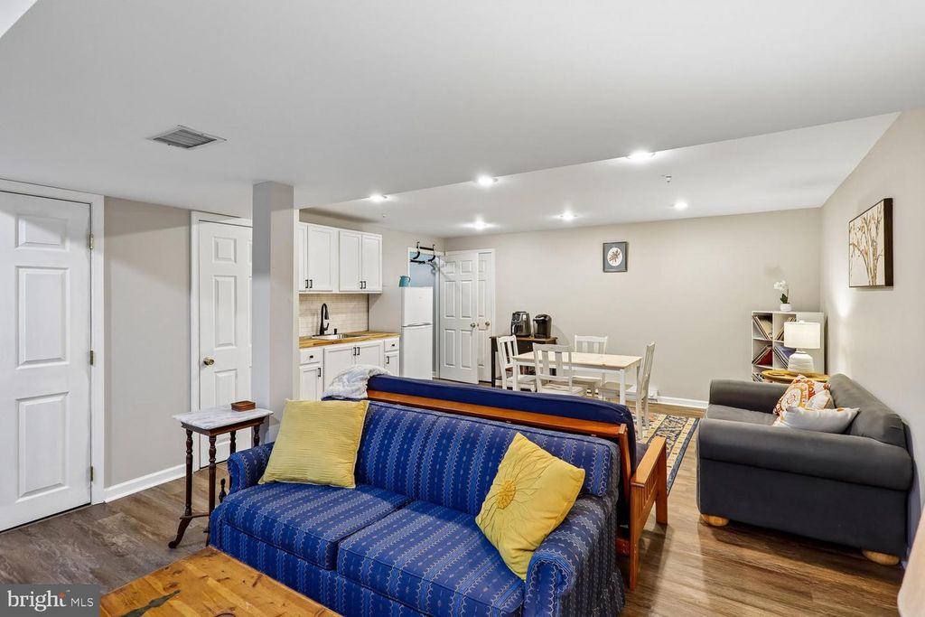 Image 29 of property listing at 16104 ARROWROOT CT, Bowie, MD 20716