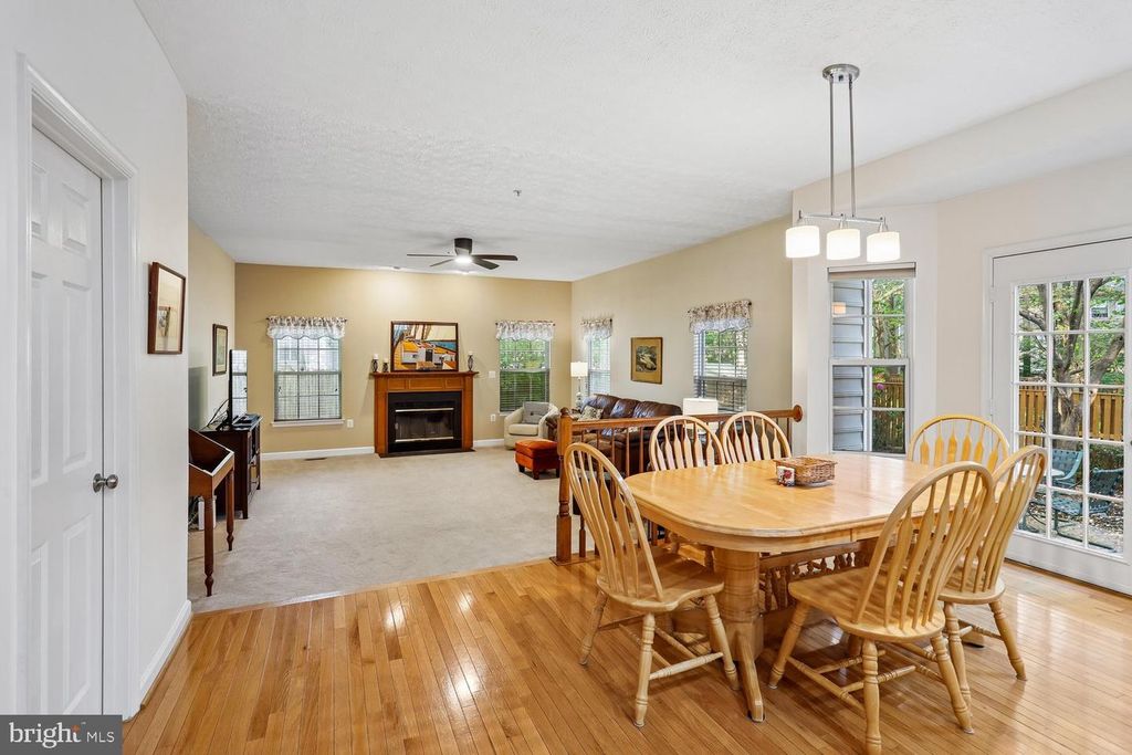 Image 3 of property listing at 16104 ARROWROOT CT, Bowie, MD 20716