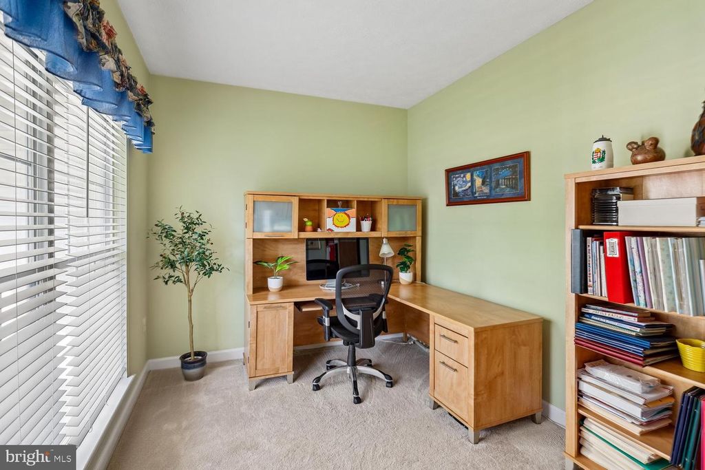 Image 4 of property listing at 16104 ARROWROOT CT, Bowie, MD 20716