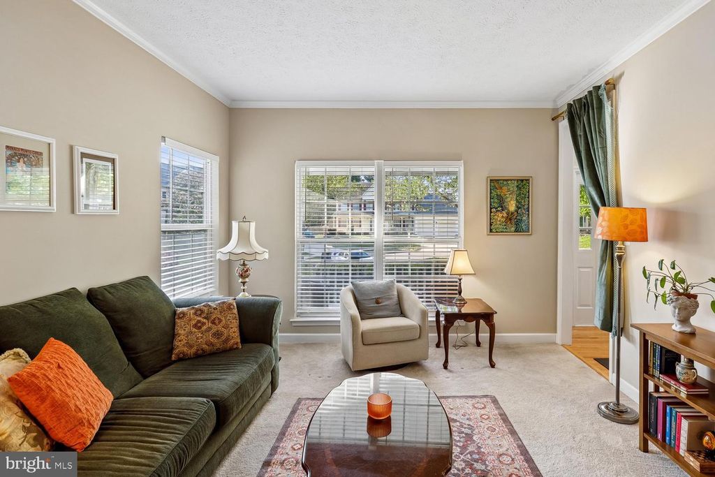 Image 5 of property listing at 16104 ARROWROOT CT, Bowie, MD 20716