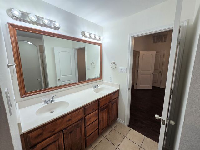 124 Bridlewood Street, Azle, TX 76020