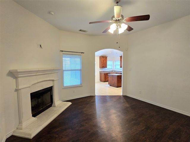 124 Bridlewood Street, Azle, TX 76020