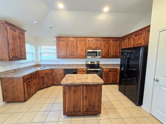 124 Bridlewood Street, Azle, TX 76020