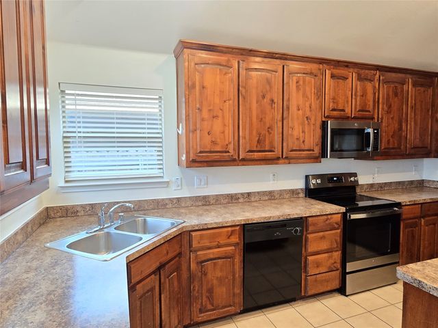 124 Bridlewood Street, Azle, TX 76020