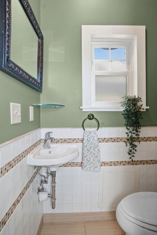 1576 Osceola Avenue, Saint Paul, MN 55105