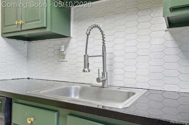 26200 Franklin Pointe Drive, Southfield, MI 48034