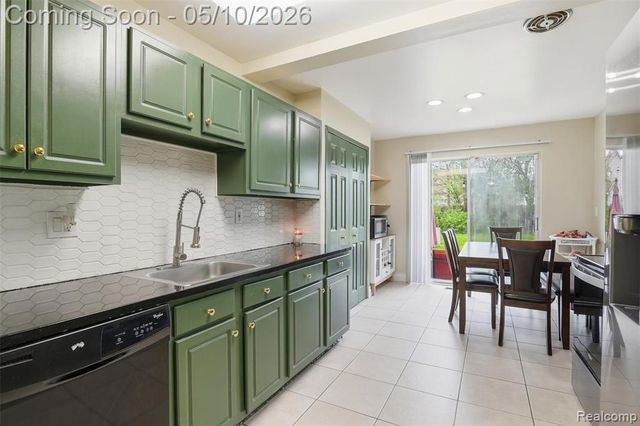 26200 Franklin Pointe Drive, Southfield, MI 48034