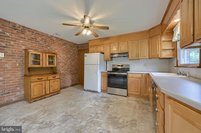 485 SUMMIT DR, Columbia, PA 17512
