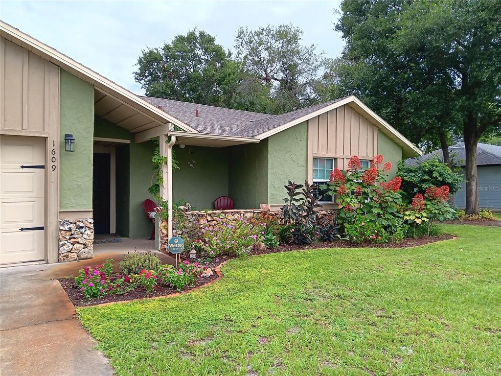 1609 PINE AVENUE, Deland, FL 32724