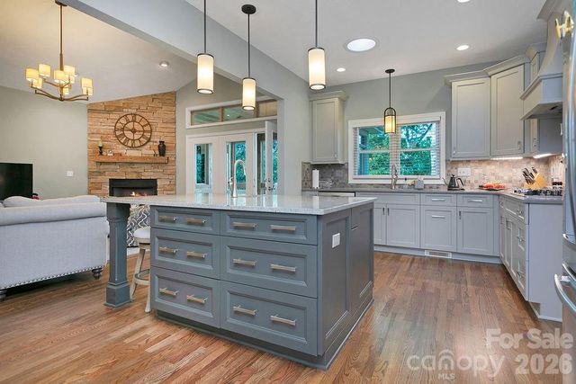 1625 Ugugu Drive, Brevard, NC 28712
