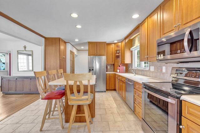 6 Blueberry Hill Road, Groveland, MA 01834