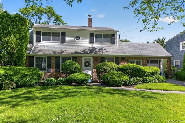 261 Wright Avenue, Carle Place, NY 11514