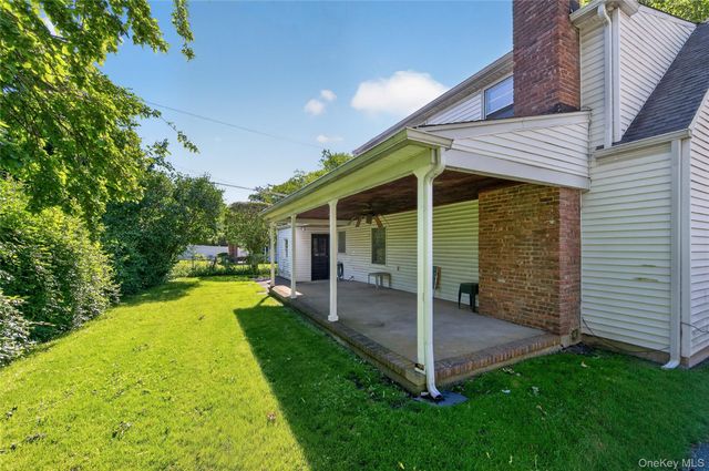 261 Wright Avenue, Carle Place, NY 11514