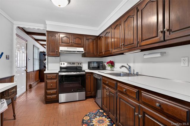 261 Wright Avenue, Carle Place, NY 11514