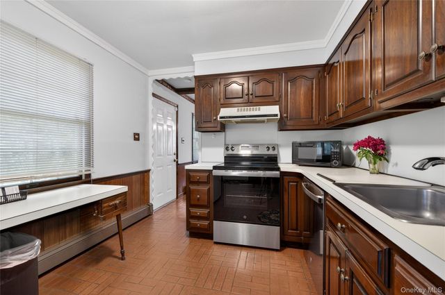 261 Wright Avenue, Carle Place, NY 11514