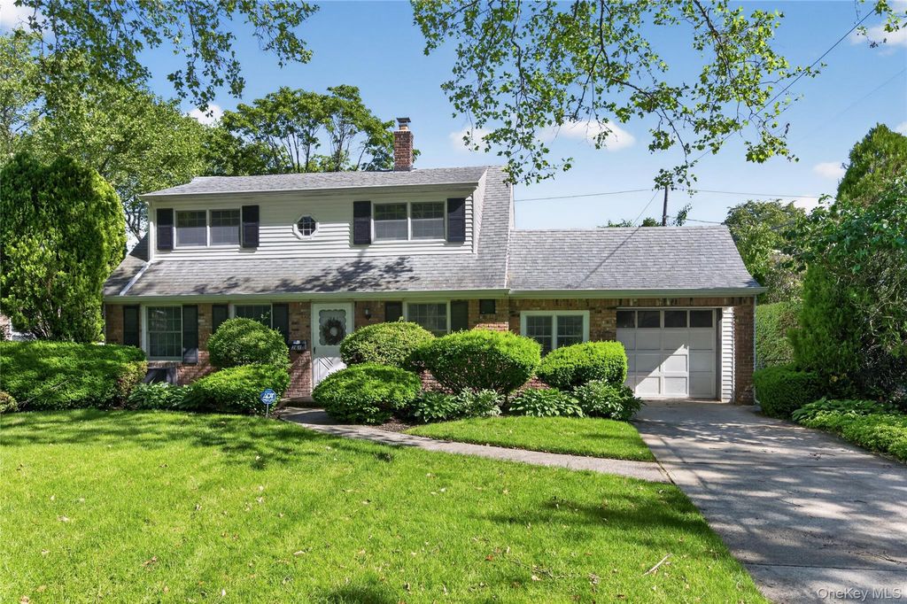 261 Wright Avenue, Carle Place, NY 11514