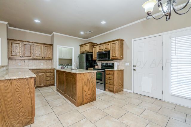 6814 Tivis Street, Amarillo, TX 79119