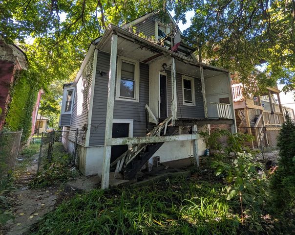 7829 S Marquette Avenue, Chicago, IL 60649