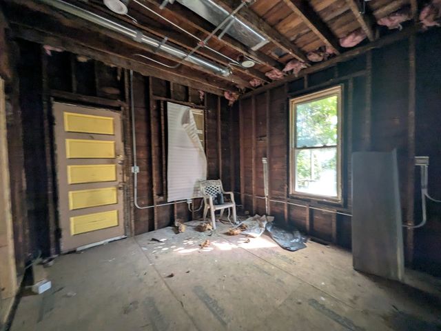 7829 S Marquette Avenue, Chicago, IL 60649