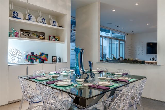 2300 N Carroll Avenue, Dallas, TX 75204