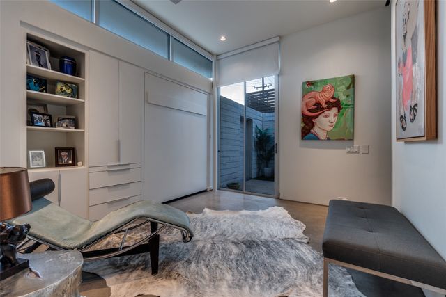 2300 N Carroll Avenue, Dallas, TX 75204