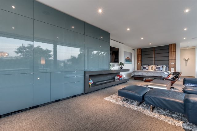 2300 N Carroll Avenue, Dallas, TX 75204