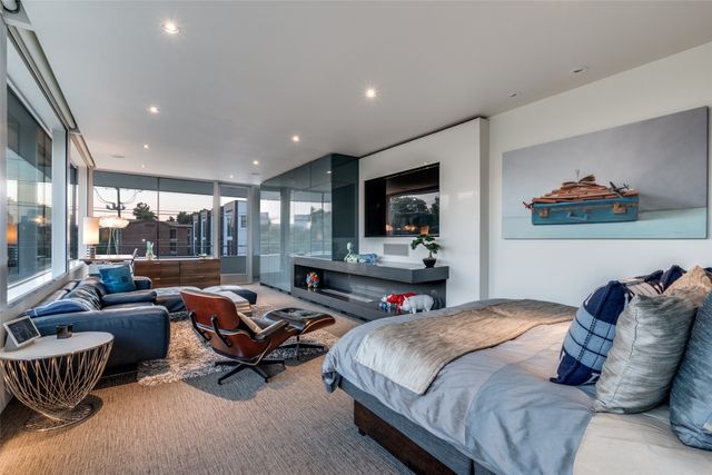 2300 N Carroll Avenue, Dallas, TX 75204