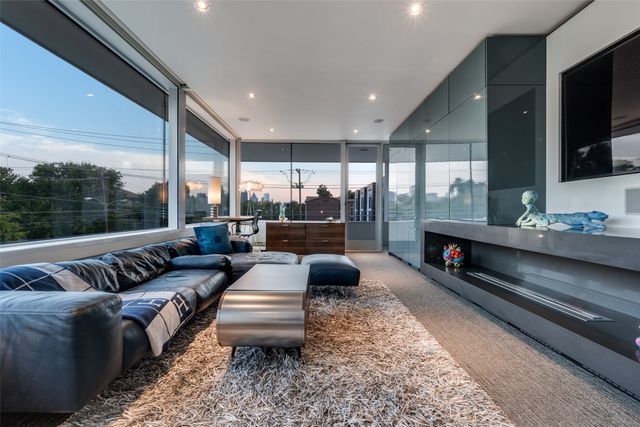 2300 N Carroll Avenue, Dallas, TX 75204