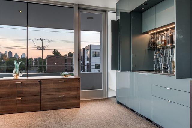 2300 N Carroll Avenue, Dallas, TX 75204