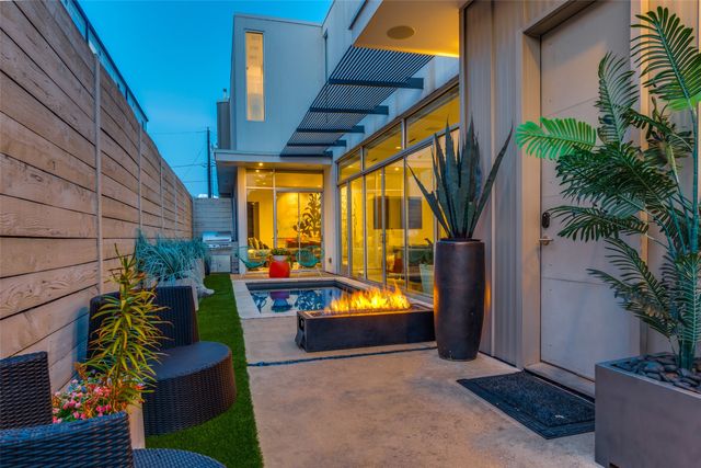 2300 N Carroll Avenue, Dallas, TX 75204