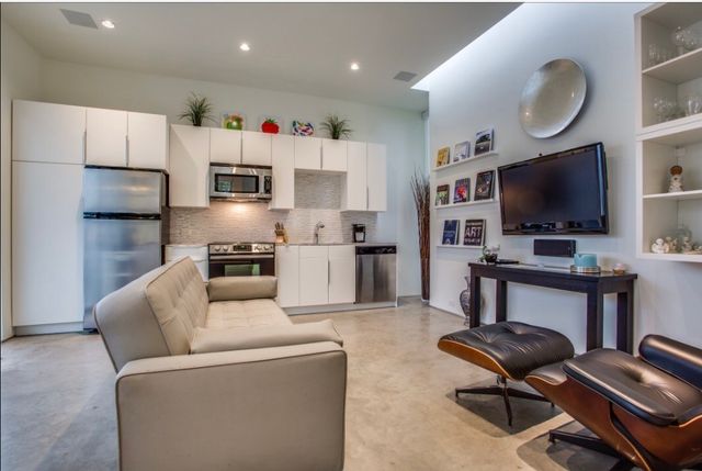 2300 N Carroll Avenue, Dallas, TX 75204