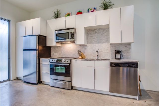 2300 N Carroll Avenue, Dallas, TX 75204