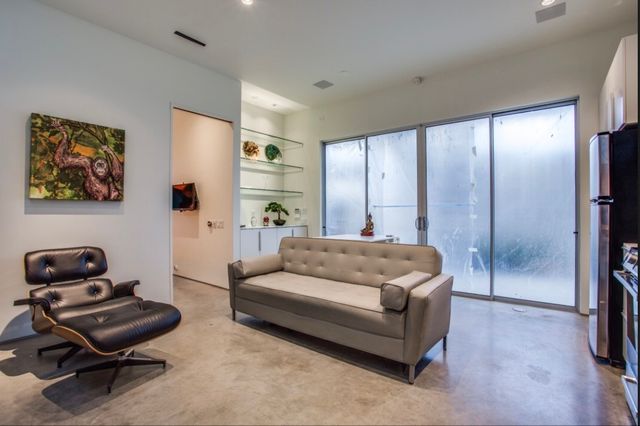 2300 N Carroll Avenue, Dallas, TX 75204