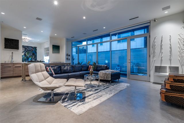 2300 N Carroll Avenue, Dallas, TX 75204