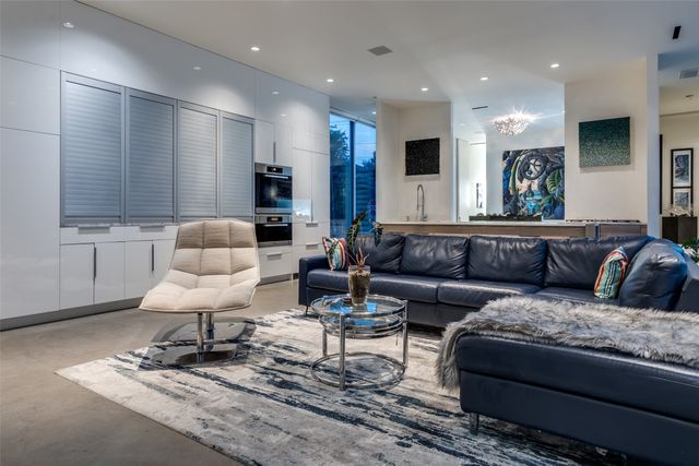 2300 N Carroll Avenue, Dallas, TX 75204