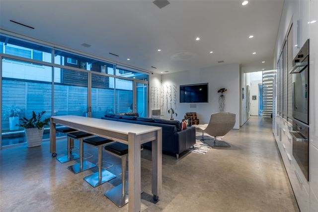 2300 N Carroll Avenue, Dallas, TX 75204