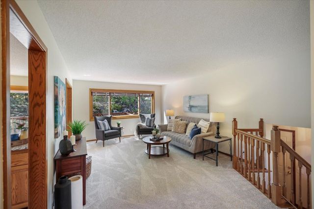 10365 Buckingham Drive, Eden Prairie, MN 55347