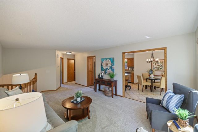 10365 Buckingham Drive, Eden Prairie, MN 55347