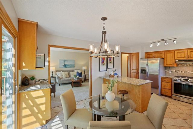 10365 Buckingham Drive, Eden Prairie, MN 55347