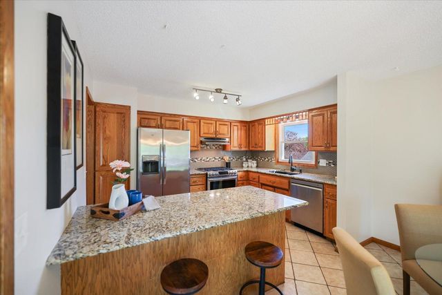 10365 Buckingham Drive, Eden Prairie, MN 55347