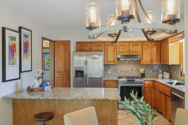 10365 Buckingham Drive, Eden Prairie, MN 55347