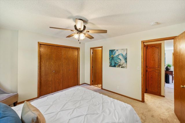 10365 Buckingham Drive, Eden Prairie, MN 55347