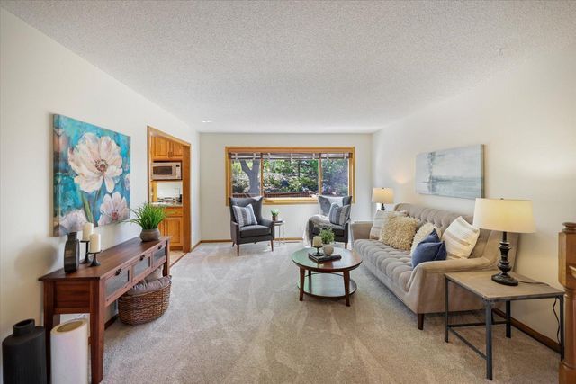 10365 Buckingham Drive, Eden Prairie, MN 55347