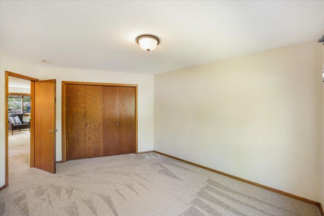 10365 Buckingham Drive, Eden Prairie, MN 55347