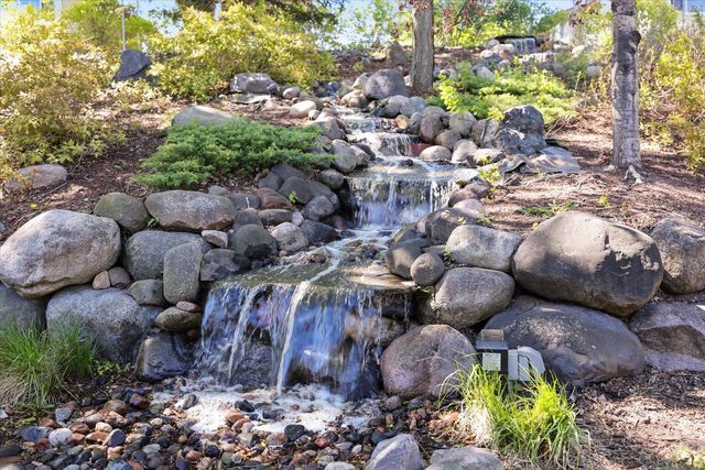 10365 Buckingham Drive, Eden Prairie, MN 55347