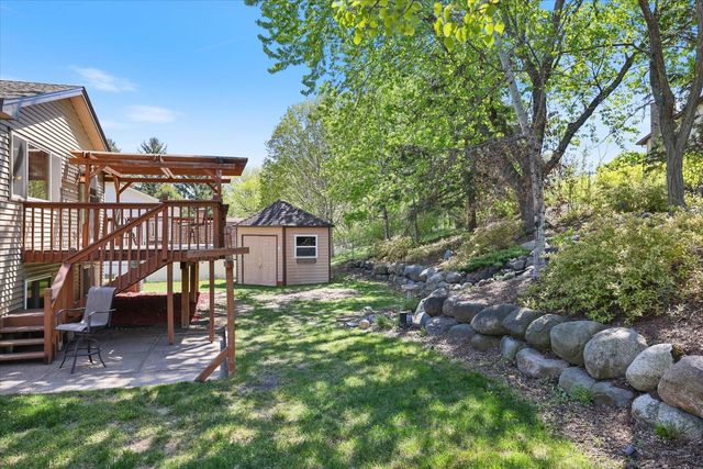10365 Buckingham Drive, Eden Prairie, MN 55347